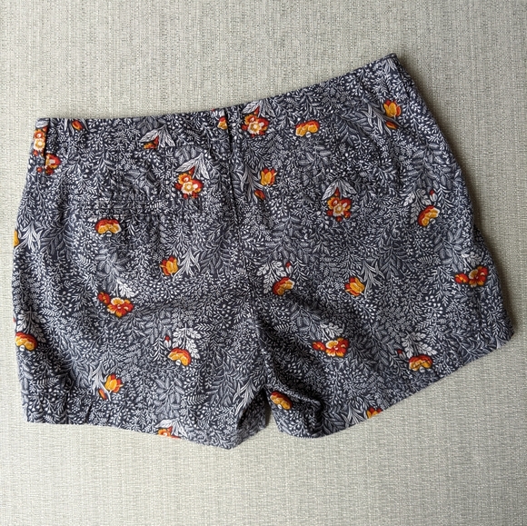 Old Navy charcoal floral shorts - Picture 5 of 6